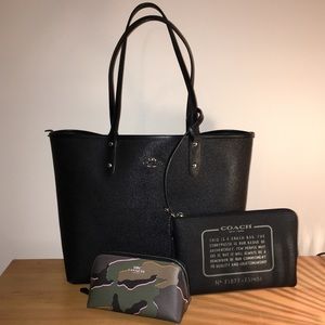 COACH Signature Reversible Tote (Camo & Black)